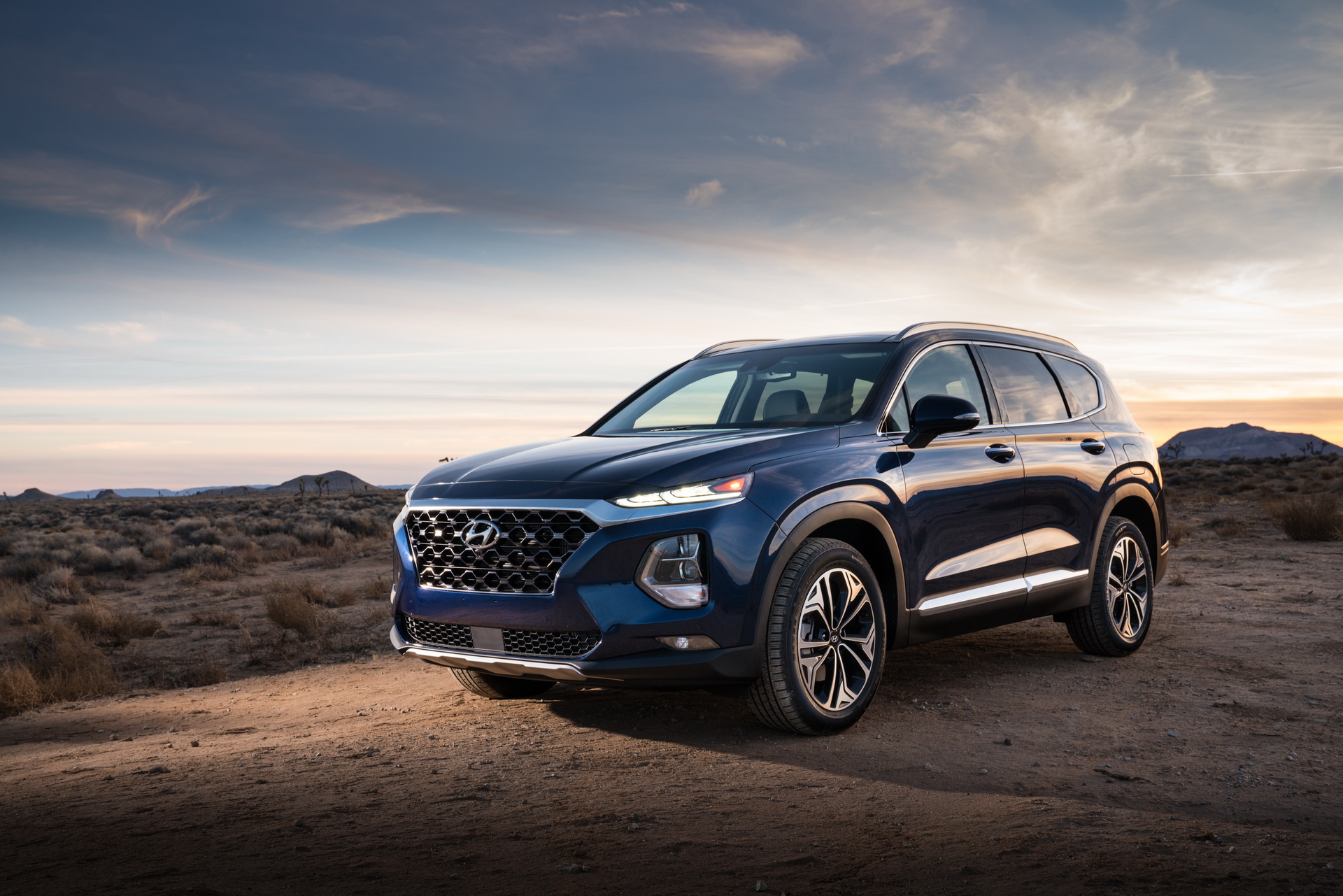 Ảnh chi tiết Hyundai Santa Fe 2019 phiên bản Mỹ 2019-hyundai-santa-fe-us-debut-ny-11.jpg