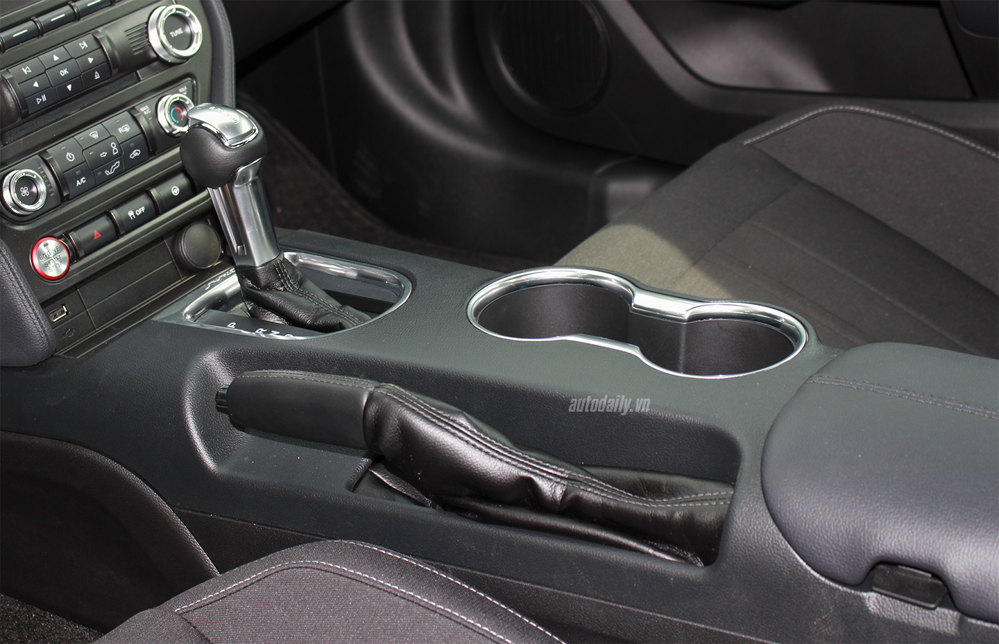 Khám phá khoang nội thất của Ford Mustang 2018 tại Việt Nam ford-mustang-2018-3.jpg