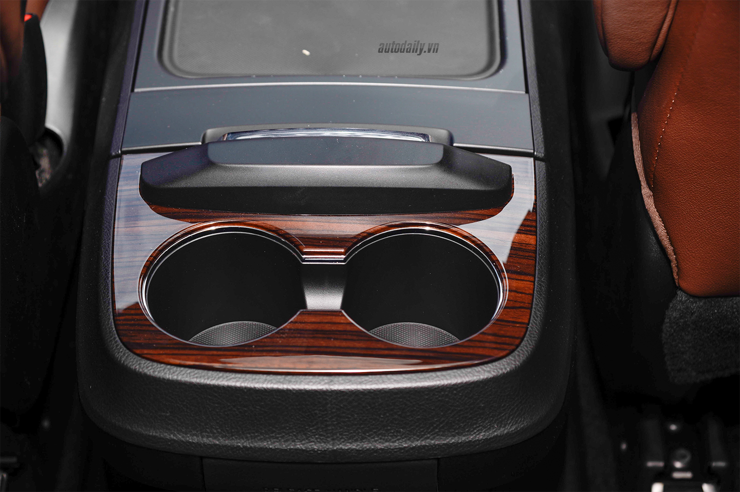 Chi tiết nội thất Toyota Sienna Limited 2018 toyota-noi-that-17.jpg