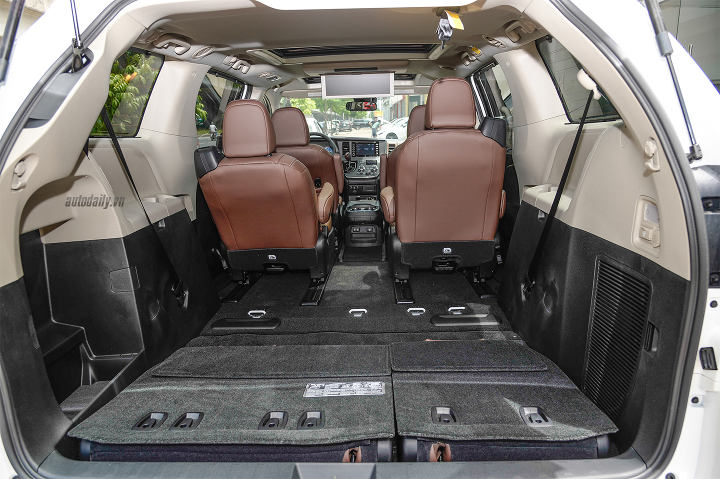 Chi tiết nội thất Toyota Sienna Limited 2018 toyota-noi-that-21.jpg