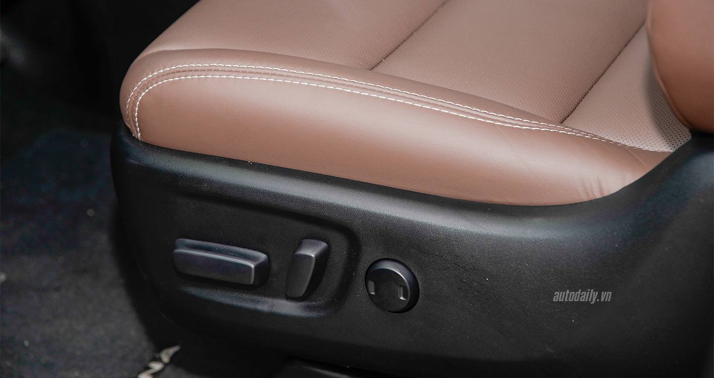 Chi tiết nội thất Toyota Sienna Limited 2018 toyota-noi-that-6.jpg