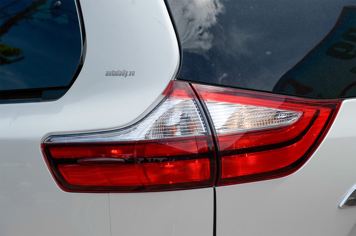 Ảnh chi tiết Toyota Sienna Limited 2018 toyota-sienna-ngoai-that-3.jpg