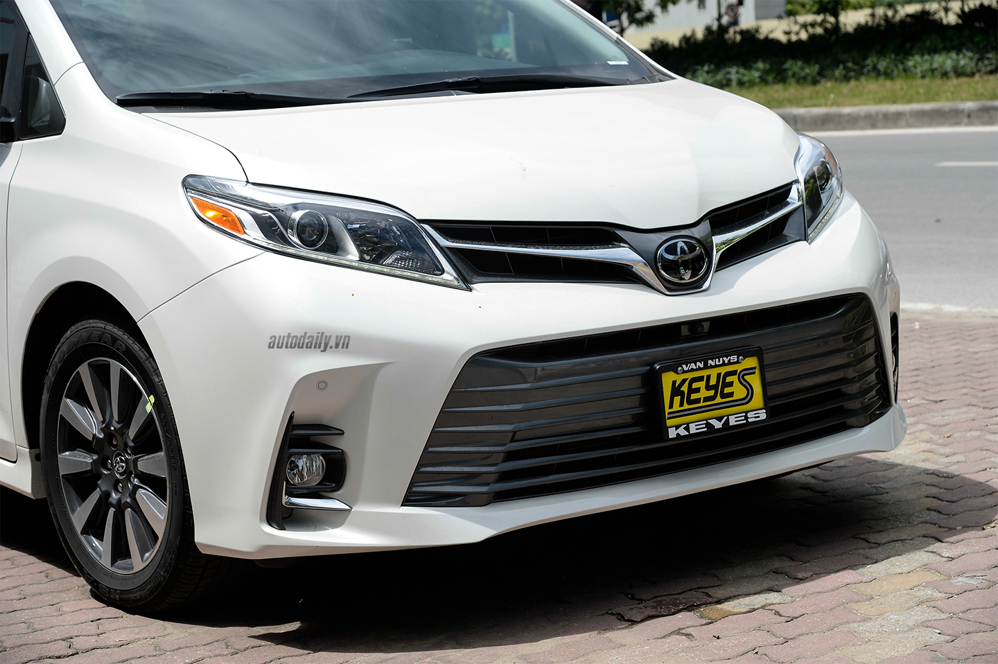 Ảnh chi tiết Toyota Sienna Limited 2018 toyota-sienna-ngoai-that-6.jpg