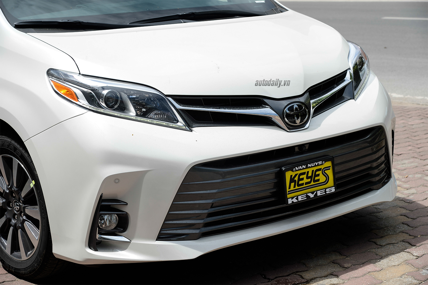 Ảnh chi tiết Toyota Sienna Limited 2018 toyota-sienna-ngoai-that-9.jpg