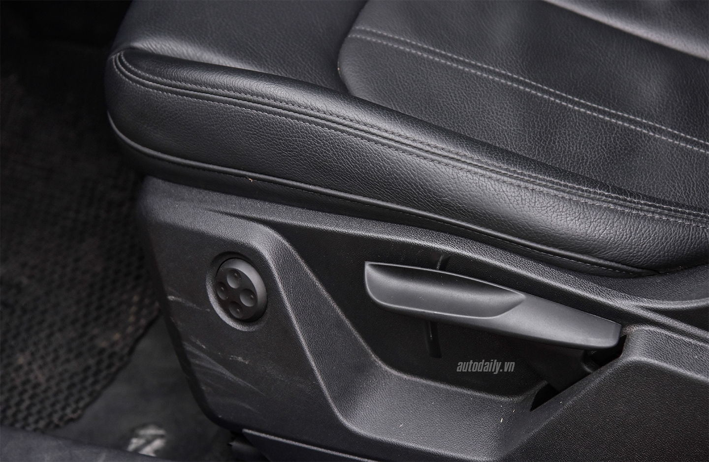 Ảnh chi tiết đánh giá Audi Q2 1.4L TFSI audi-q2-29.jpg