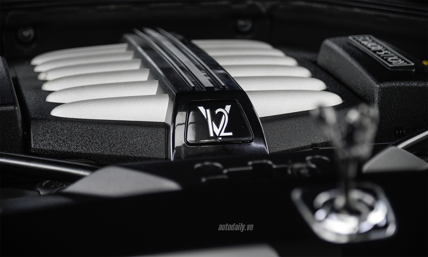 Ảnh chi tiết Rolls-Royce Ghost Black Badge độc nhất Việt Nam rolls-royce-ghost-11.jpg