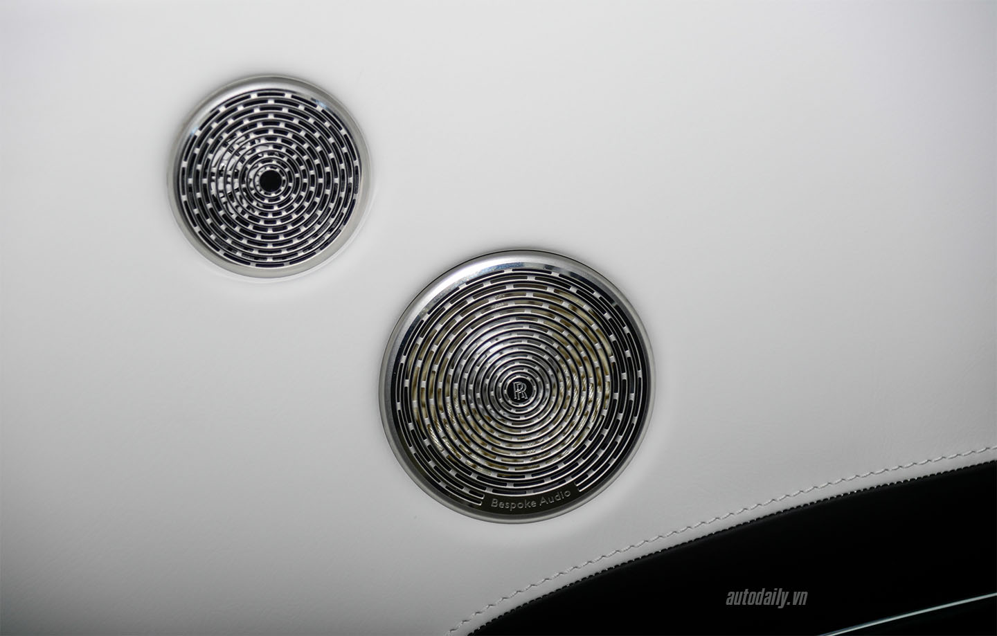 Ảnh chi tiết Rolls-Royce Ghost Black Badge độc nhất Việt Nam rolls-royce-ghost-19.jpg