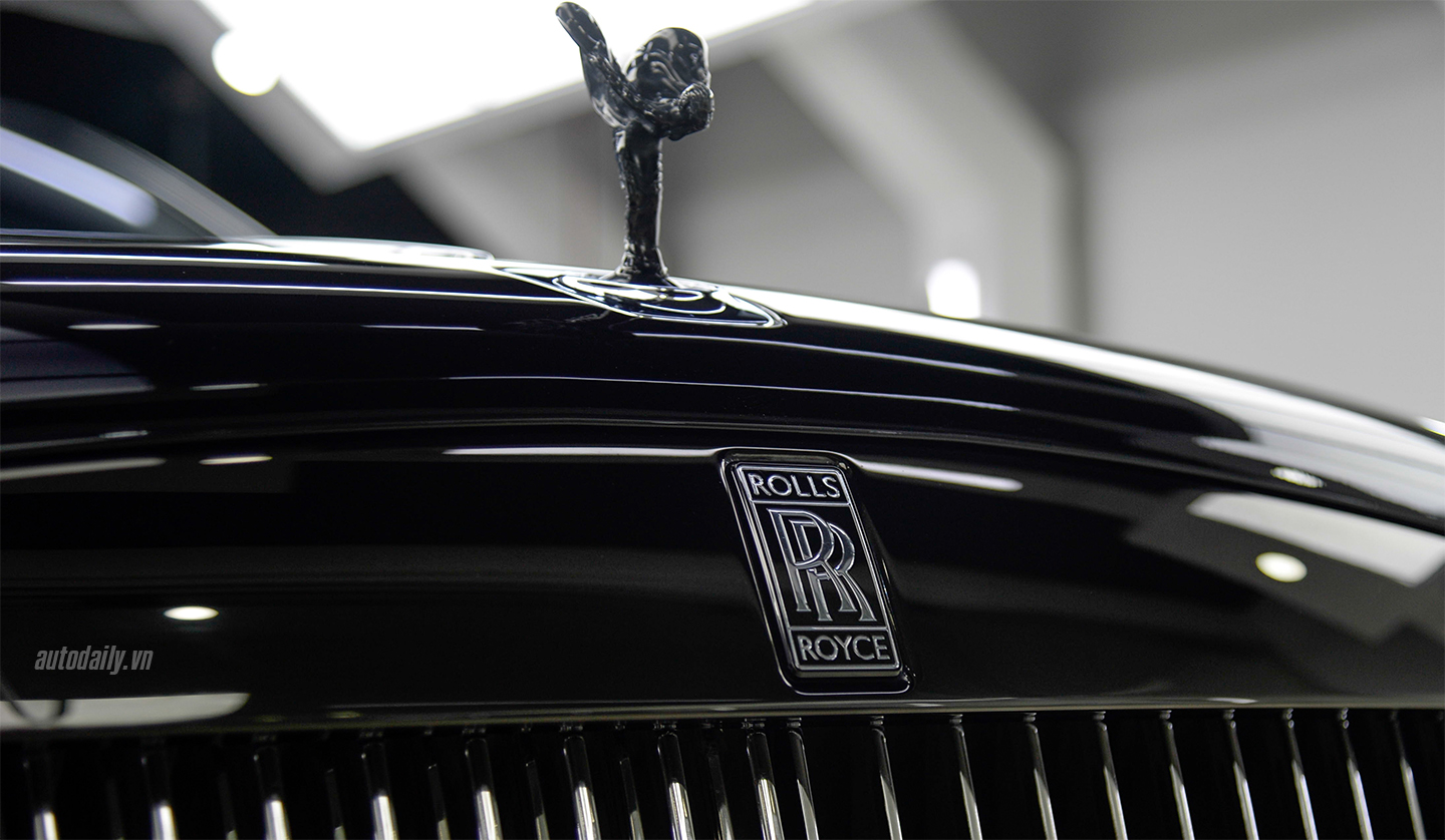 Ảnh chi tiết Rolls-Royce Ghost Black Badge độc nhất Việt Nam