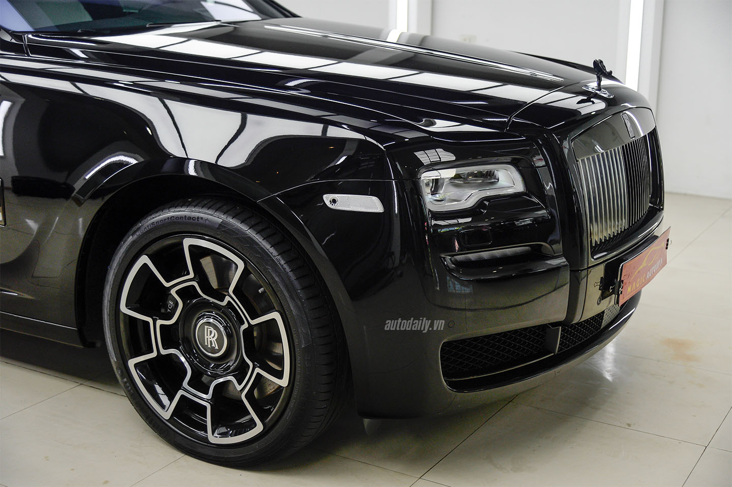 Ảnh chi tiết Rolls-Royce Ghost Black Badge độc nhất Việt Nam rolls-royce-ghost-34.jpg