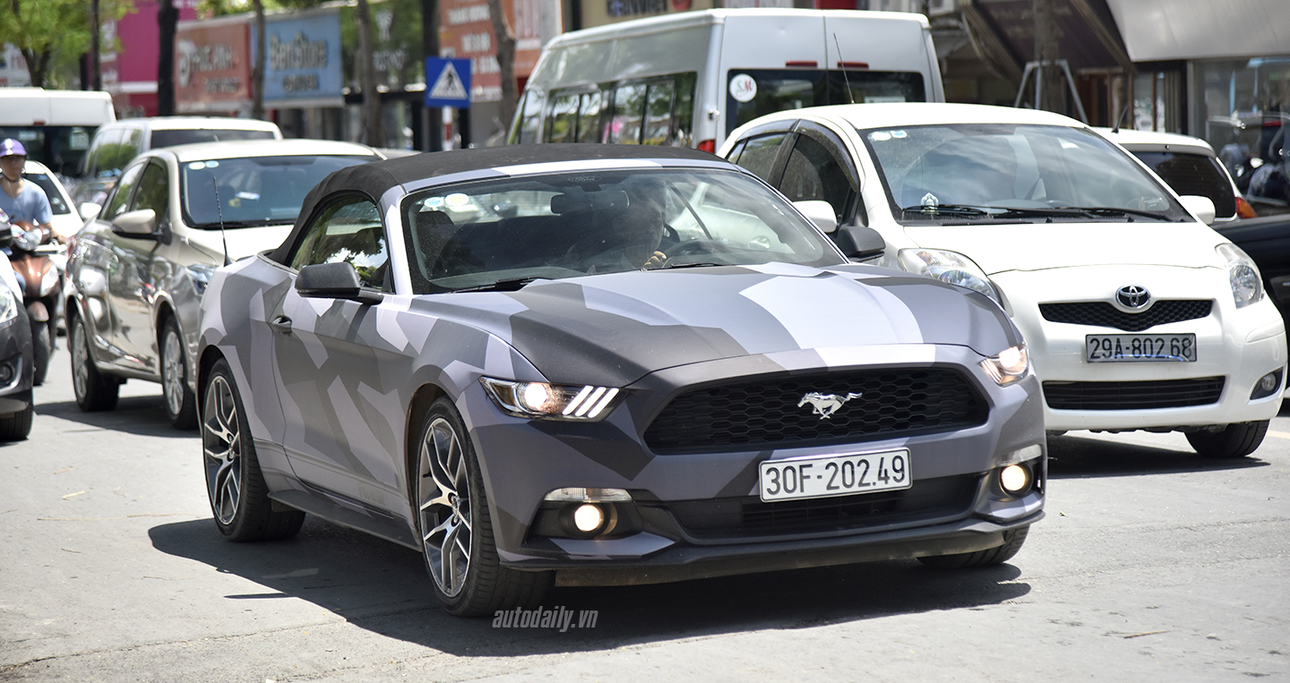 Ford Mustang mui trần màu cực chất của đại gia Hà Nội