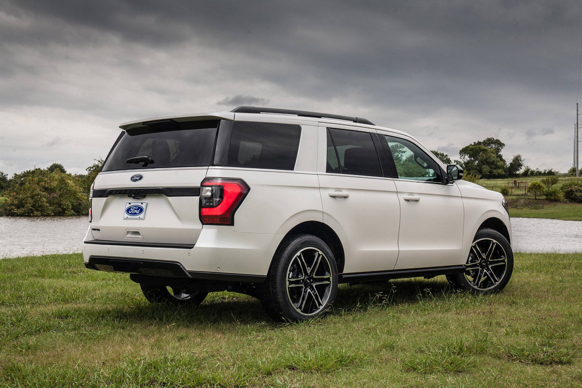 2019-ford-expedition-stealth-edition-white-1.jpg