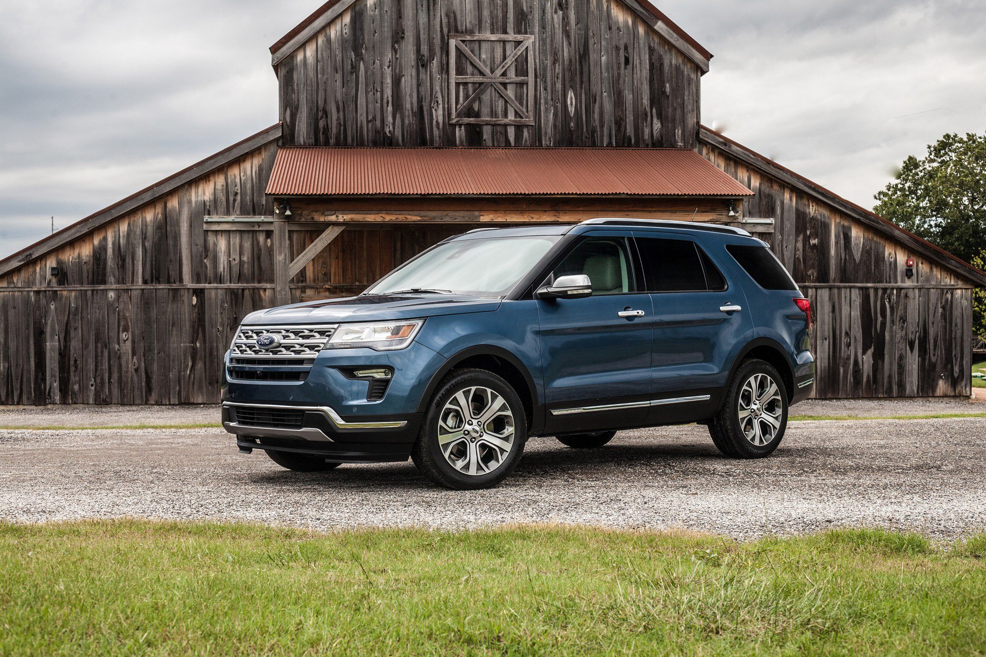 2019-ford-explorer-limited-luxury-edition-1.jpg