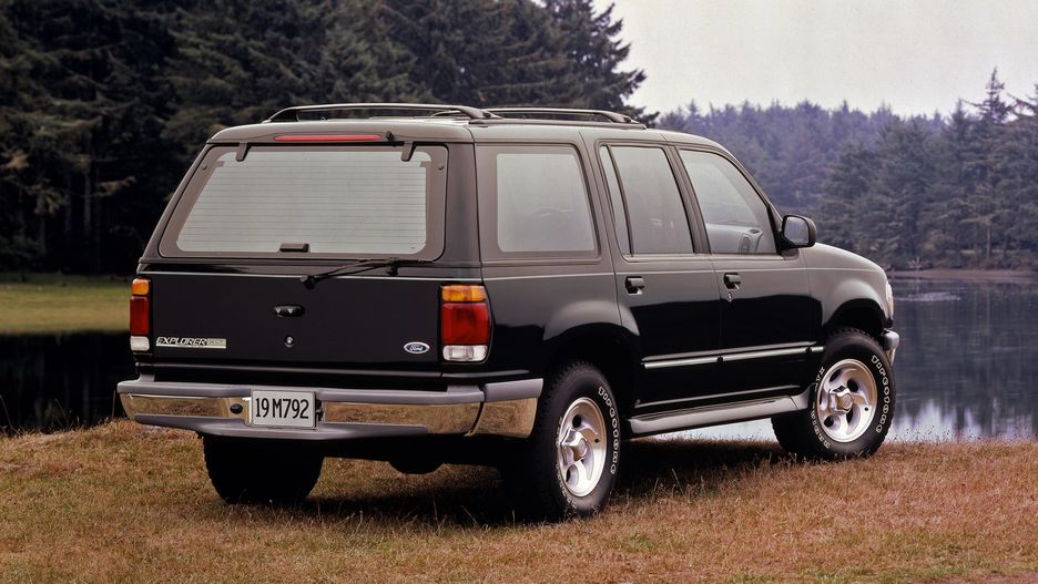 6 thế hệ Ford Explorer: 30 năm lịch sử thăng trầm của dòng xe biểu tượng 1995-ford-explorer-xlt-02.jpg