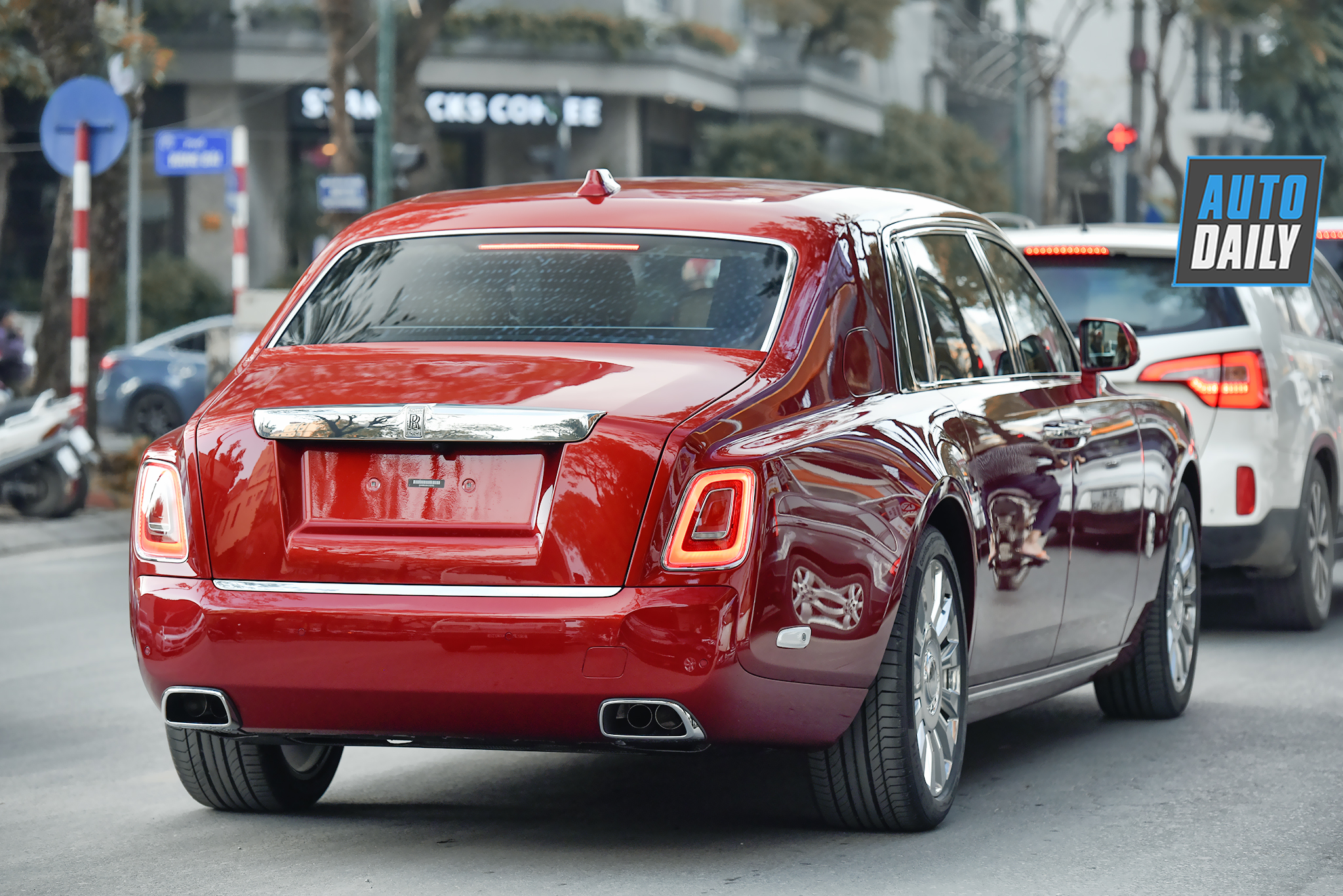 RollsRoyce Phantom Red  chiếc sedan siêu sang với màu sơn đỏ độc nhất vô  nhị