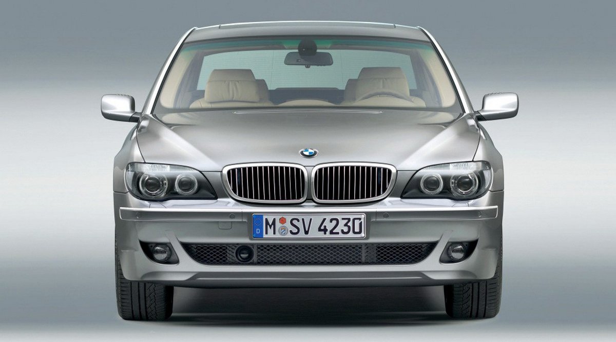 Nhìn lại quá trình “lột xác” của siêu sedan BMW 7-Series qua-trinh-lot-xac-bmw-7series-8.jpg