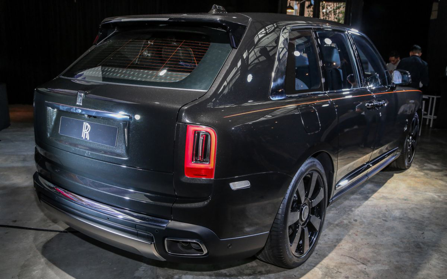 rollsroyce-cullinan-ext-3-1200x800.jpg