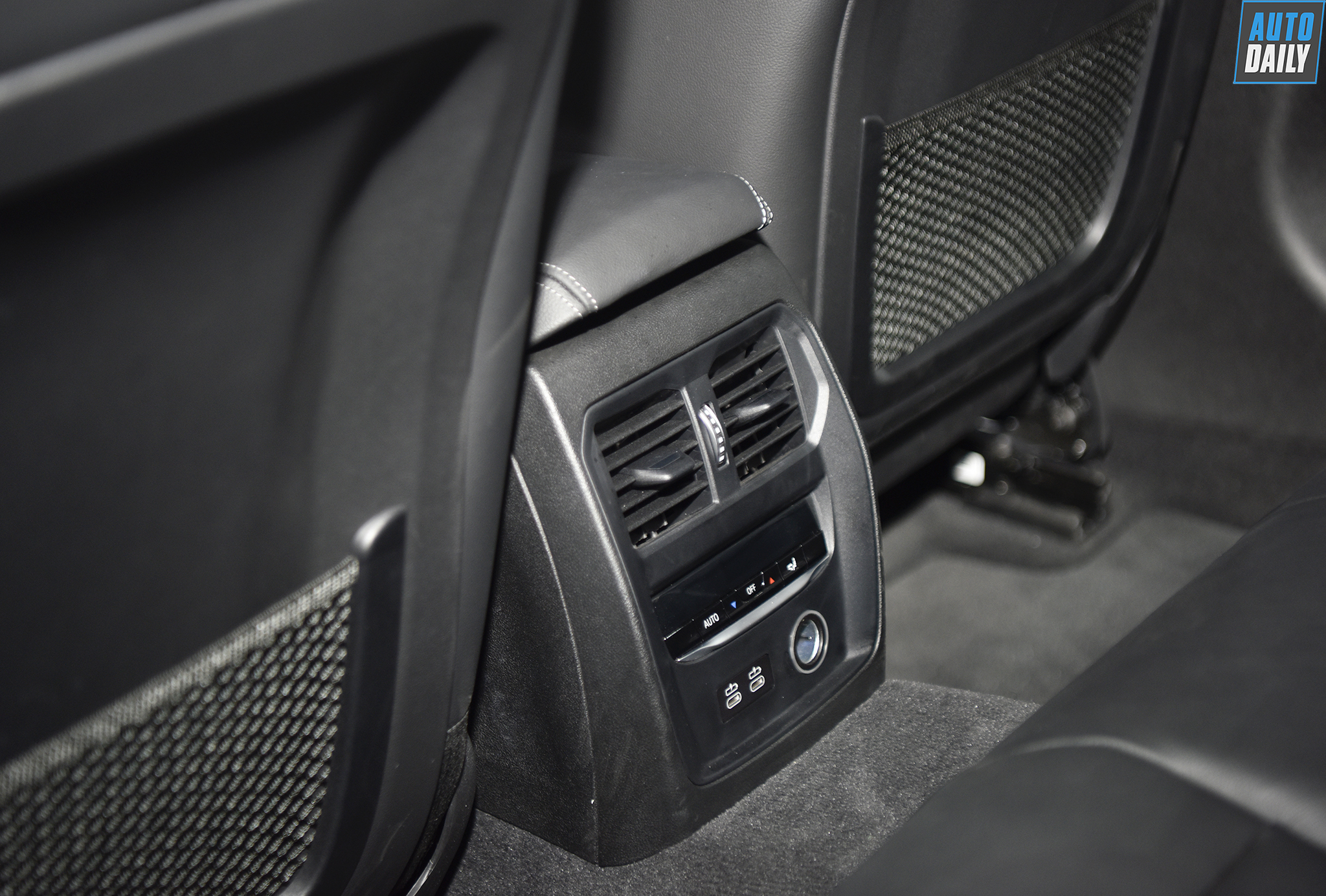 Ảnh chi tiết BMW 3-Series 2019 bmw-3-series-2019-bangkok-motor-show-autodaiy-013.jpg