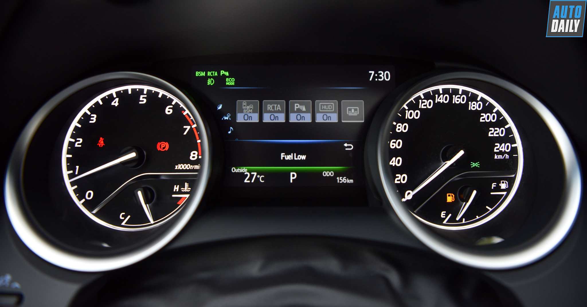 Ảnh chi tiết Toyota Camry 2019 tại Việt Nam 71.jpg