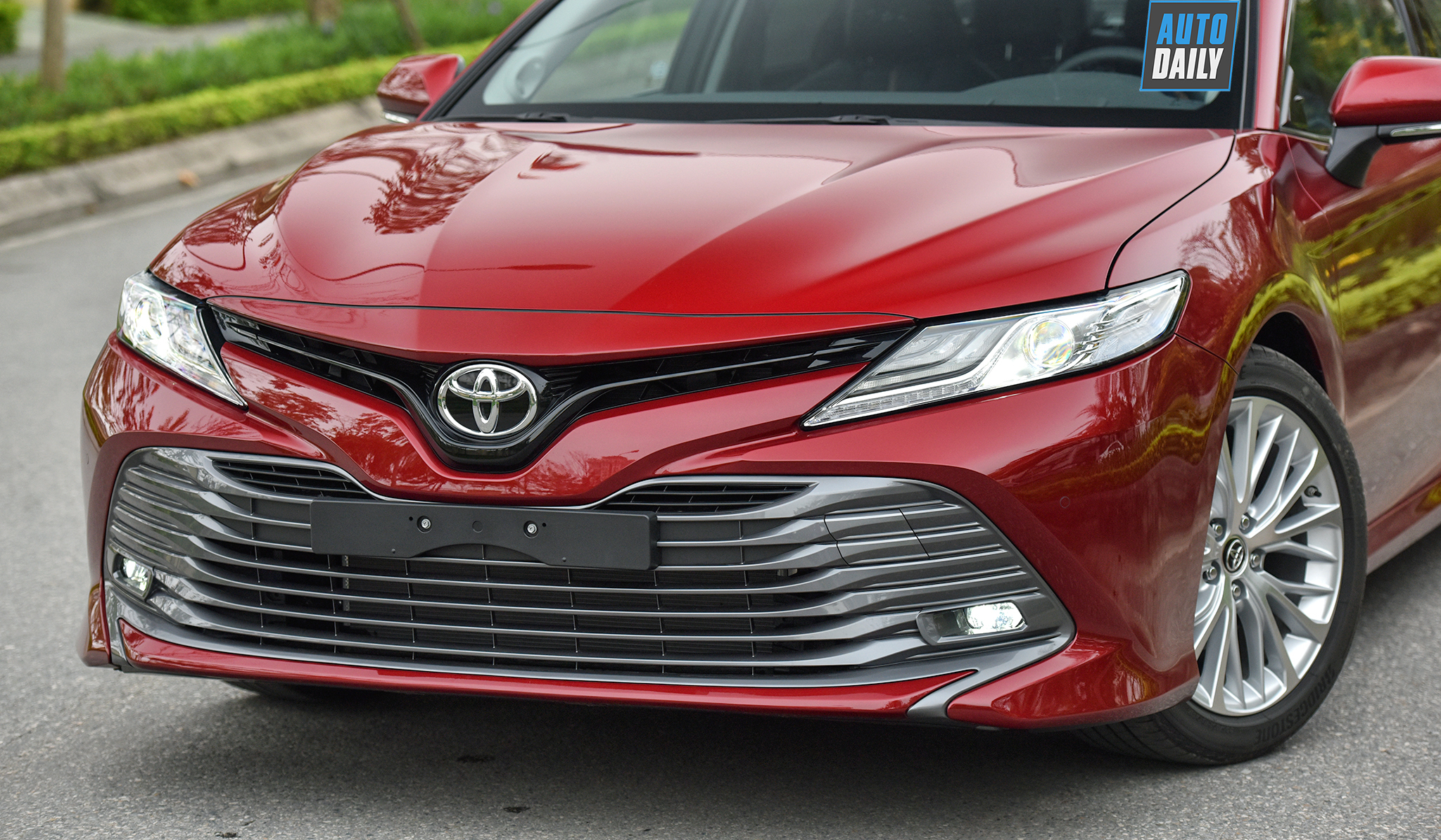 Ảnh chi tiết Toyota Camry 2019 tại Việt Nam toyota-camry-201940-copy.jpg
