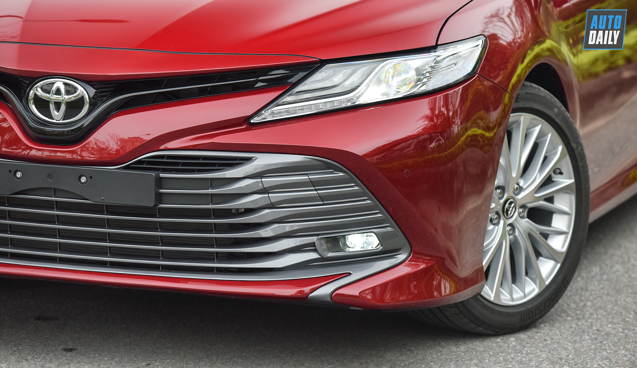 Ảnh chi tiết Toyota Camry 2019 tại Việt Nam toyota-camry-201941-copy.jpg