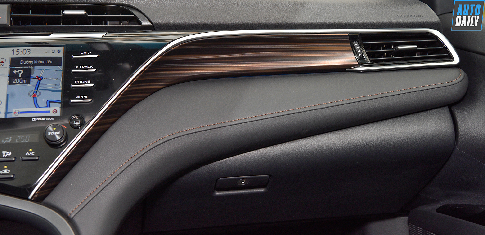 Ảnh chi tiết Toyota Camry 2019 tại Việt Nam toyota-camry-201945-copy.jpg