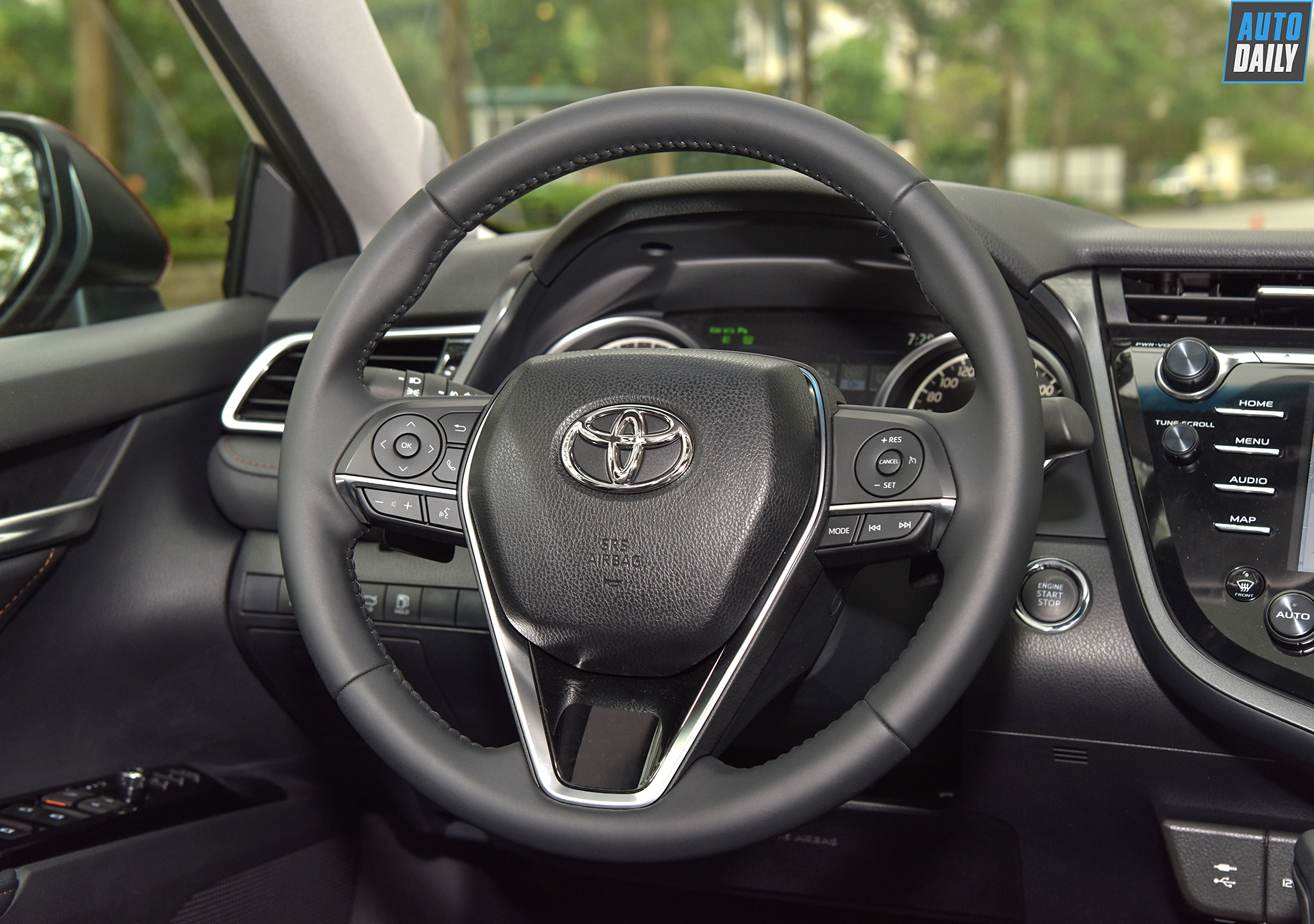 Ảnh chi tiết Toyota Camry 2019 tại Việt Nam toyota-camry-201946-copy.jpg