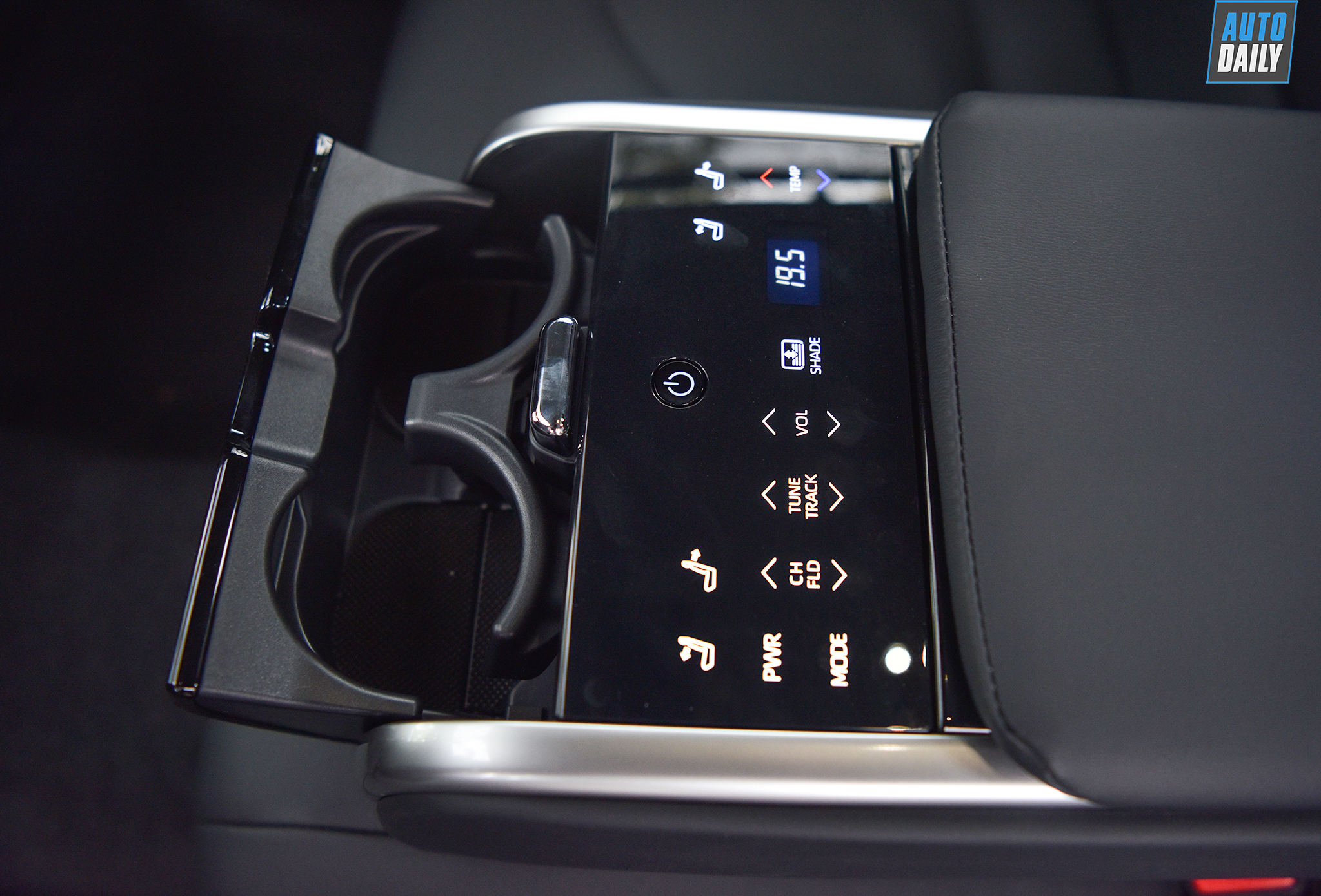 Ảnh chi tiết Toyota Camry 2019 tại Việt Nam toyota-camry-201955-copy.jpg