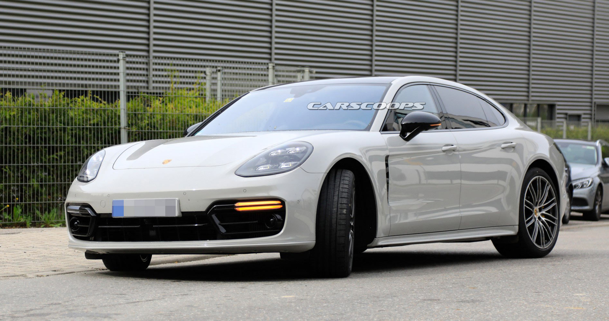 Porsche ghi nhận doanh số bán hàng nửa đầu năm rực rỡ  VOVVN