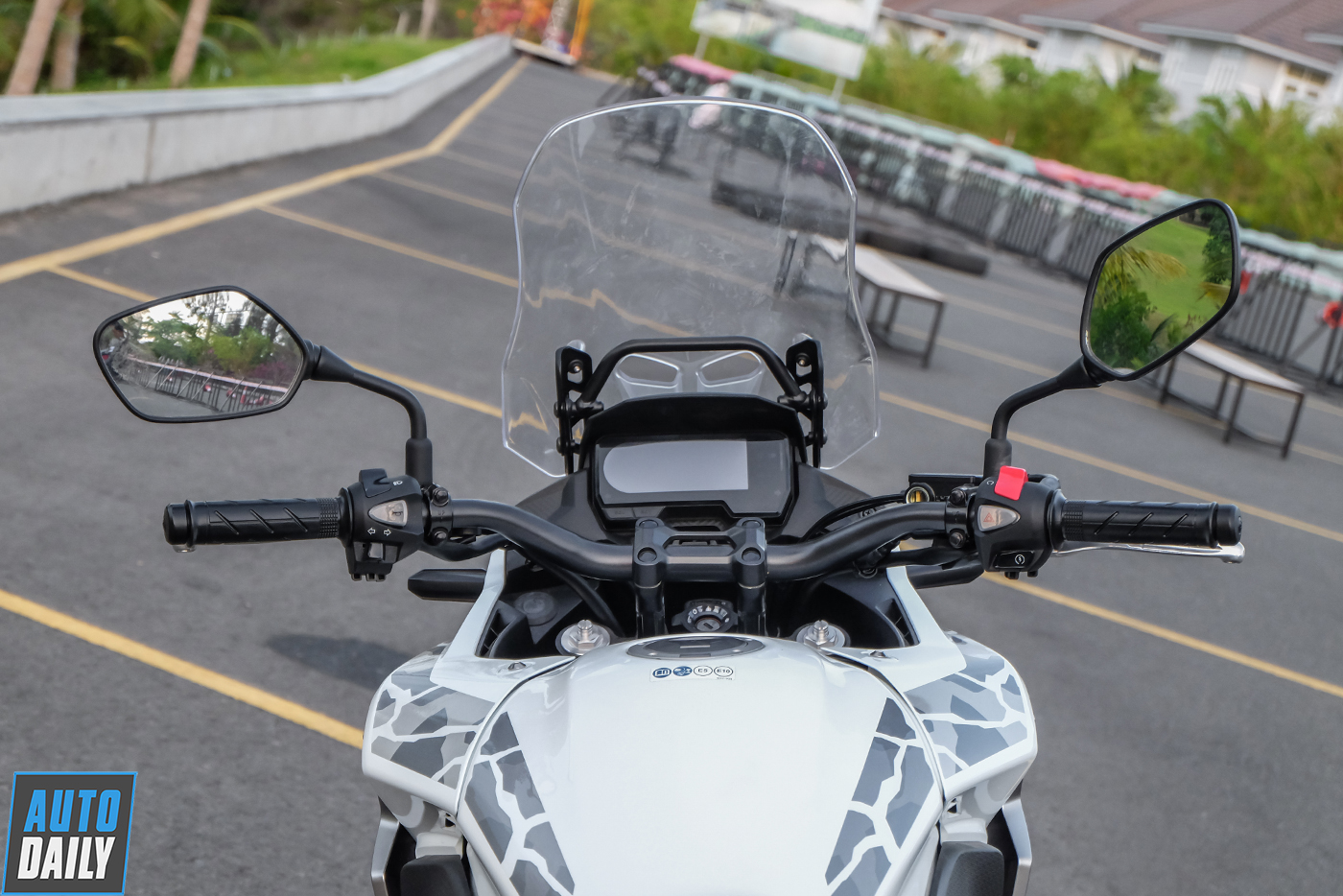 Choose Honda CB500X 2019 or Kawasaki Versys X300 2018? honda-cb500x-2019-23.jpg