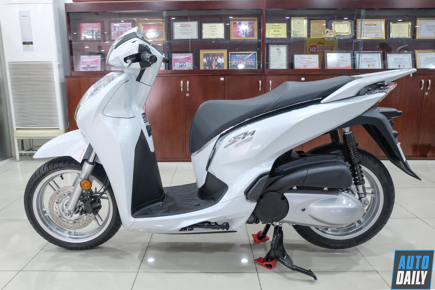 Xe tay ga cao cấp Honda SH300i bị triệu hồi tại Việt Nam  Automotive   Thông tin hình ảnh đánh giá xe ôtô xe máy xe điện  VnEconomy