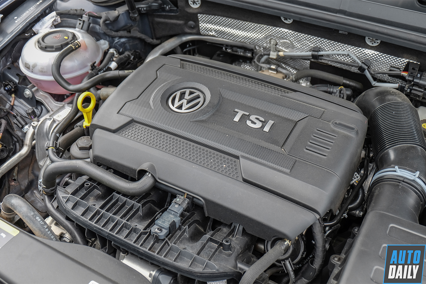 Volkswagen Passat BlueMotion High giá 1,48 tỷ, cạnh tranh Camry volkswagen-passat-bluemotion-high-my2018-23.jpg