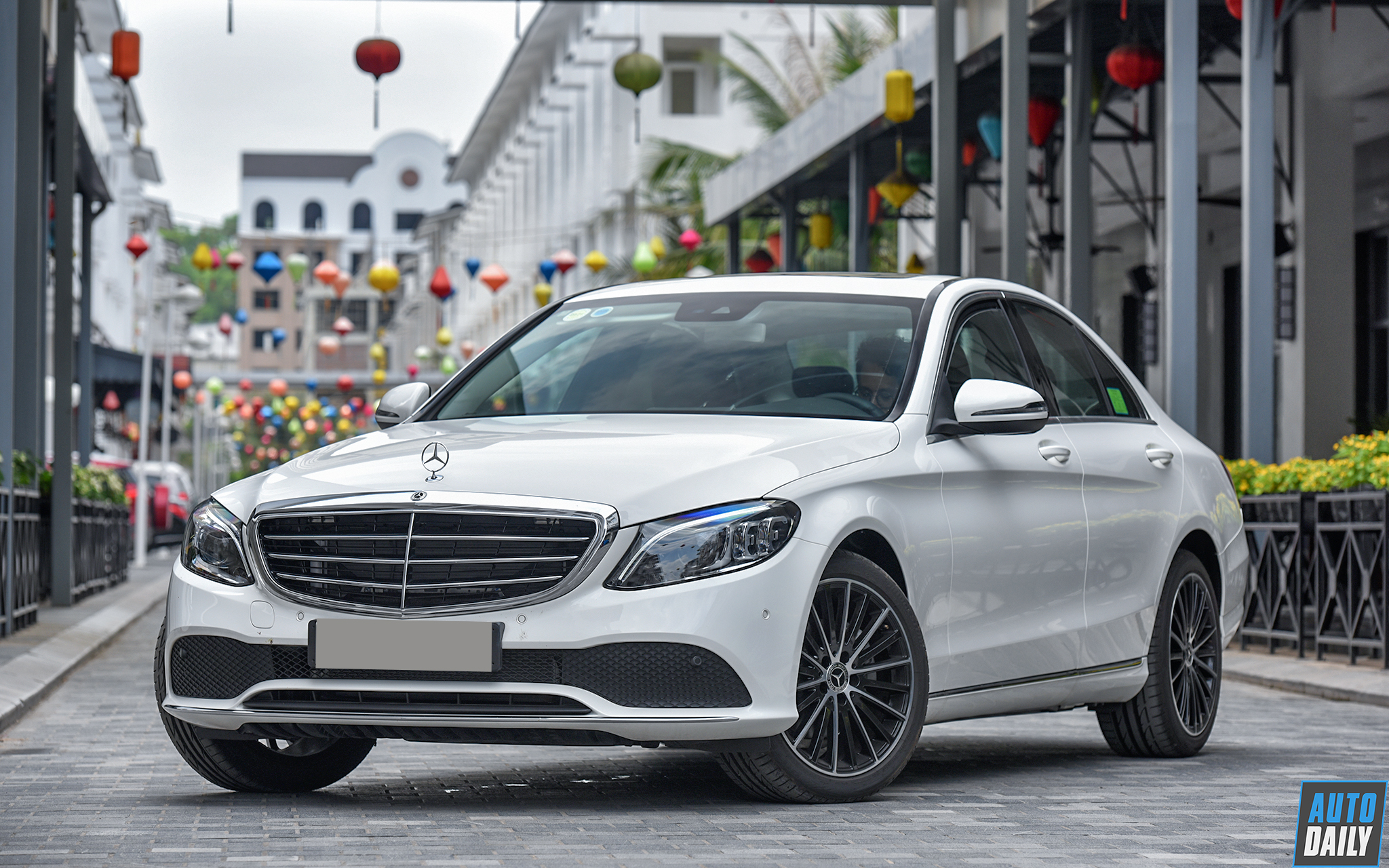 Mercedes Benz C200 Exclusive 2022 Lăn bánh Bao Nhiêu Ưu nhược điểm