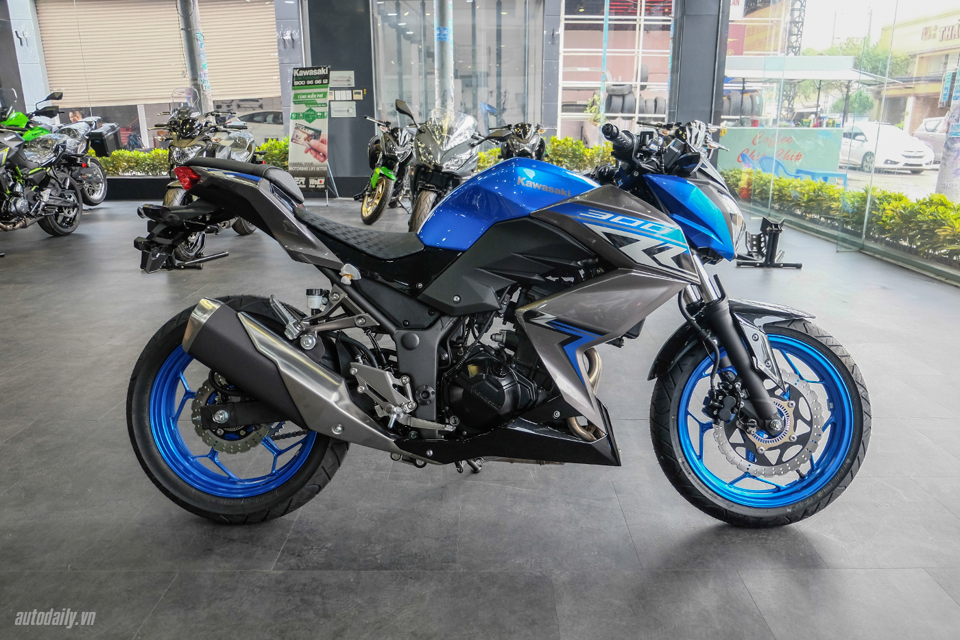 Chọn Yamaha FZ-25 ABS 2019 hay Kawasaki Z300 ABS 2018?