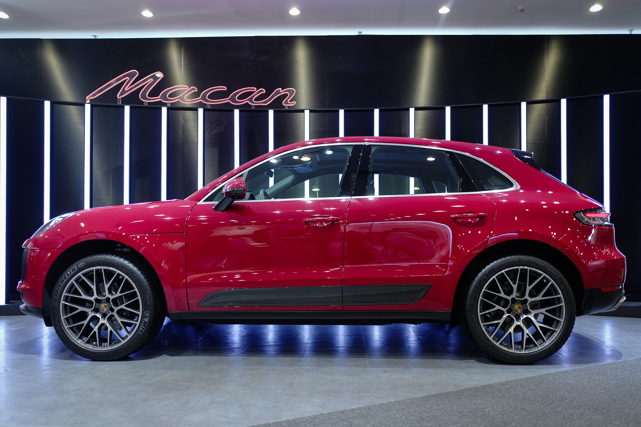 Макан арена. Porsche Macan красный. Porsche Macan 2019. Порше Макан красный 2021. Porsche Macan 2021 красный.