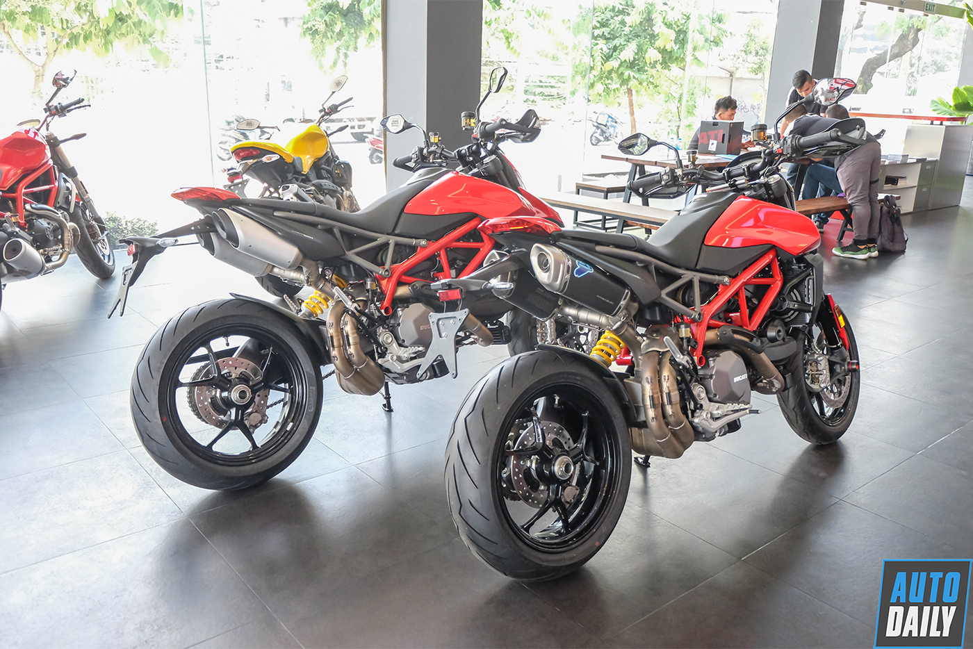 Chi tiết xe Mô tô Ducati Hypermotard 950  Muaxegiatotcom