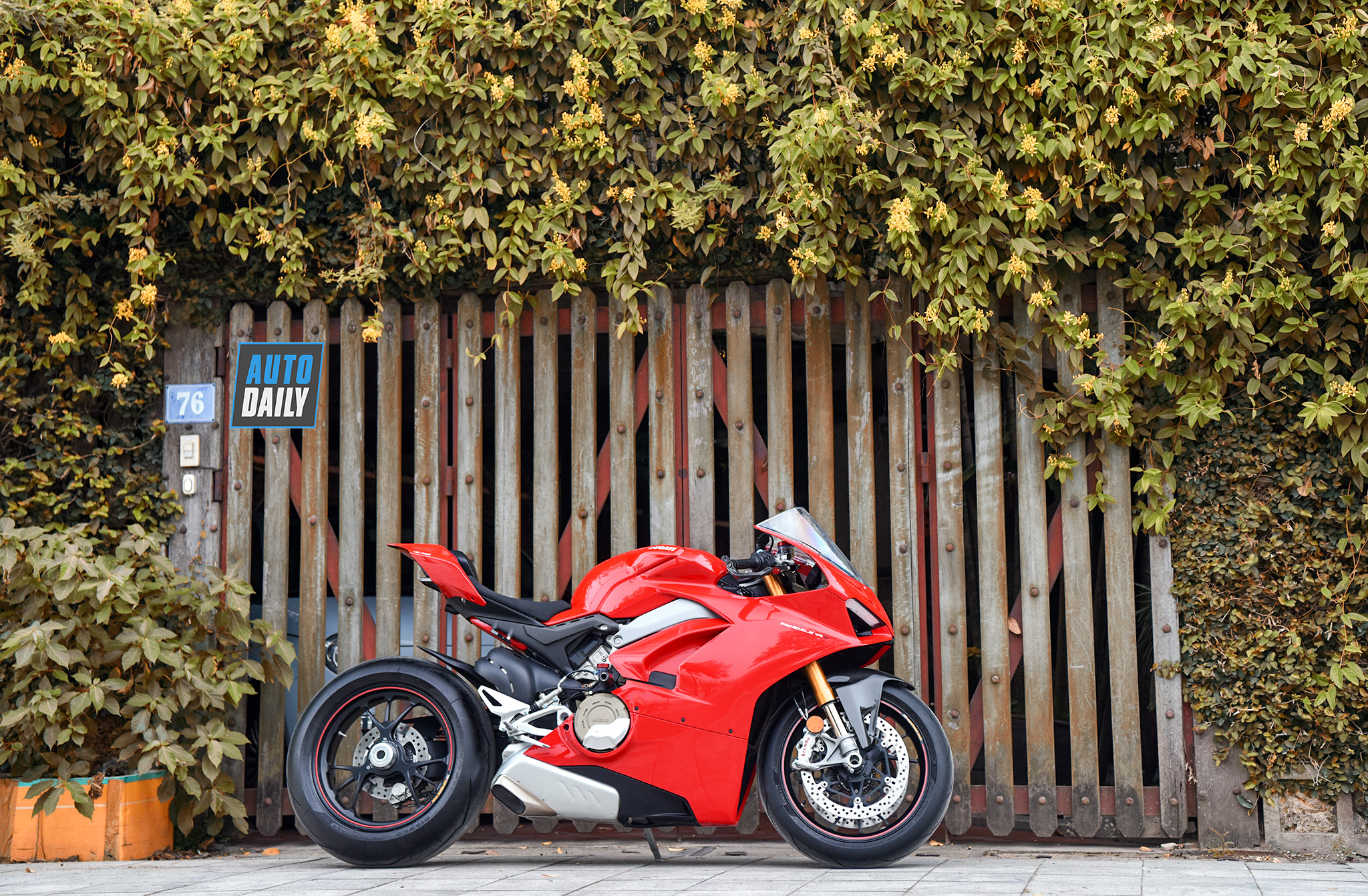 Siêu phẩm Ducati V4S 'siêu lướt' bán lại giá 900 triệu