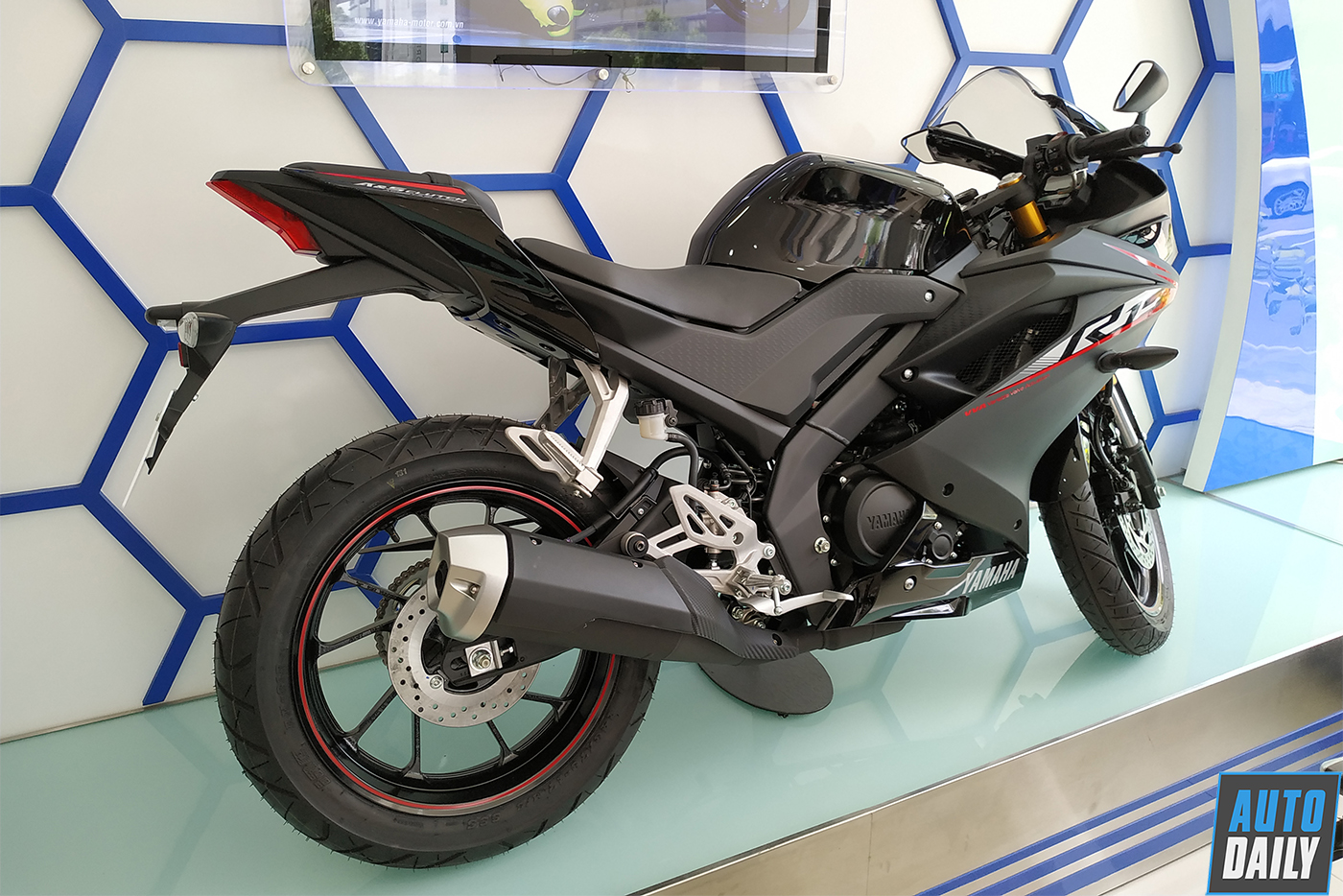 Yamaha R15 V3 2019 vừa ra mắt với diện mạo mới thể thao và cá tính hơn   2banhvn