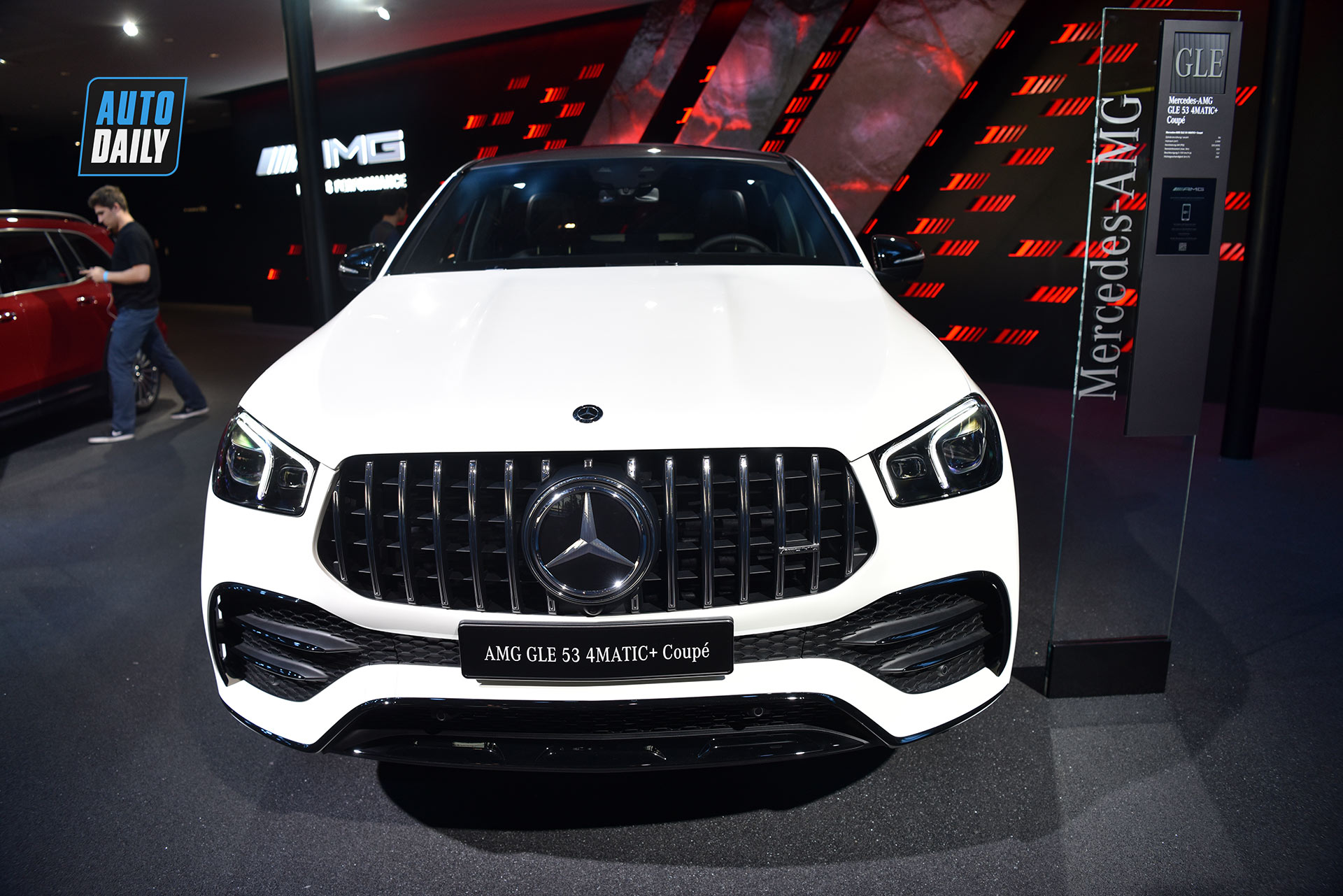 Mercedes-Benz GLE 53 Coupe 2021 sắp ra mắt tại Việt Nam, giá hơn 5,3 tỷ Khám phá chi tiết Mercedes-Benz GLE Coupe 2020 tại Frankfurt Auto Show 2019 gle-53-4matic-autodaily-04.jpg