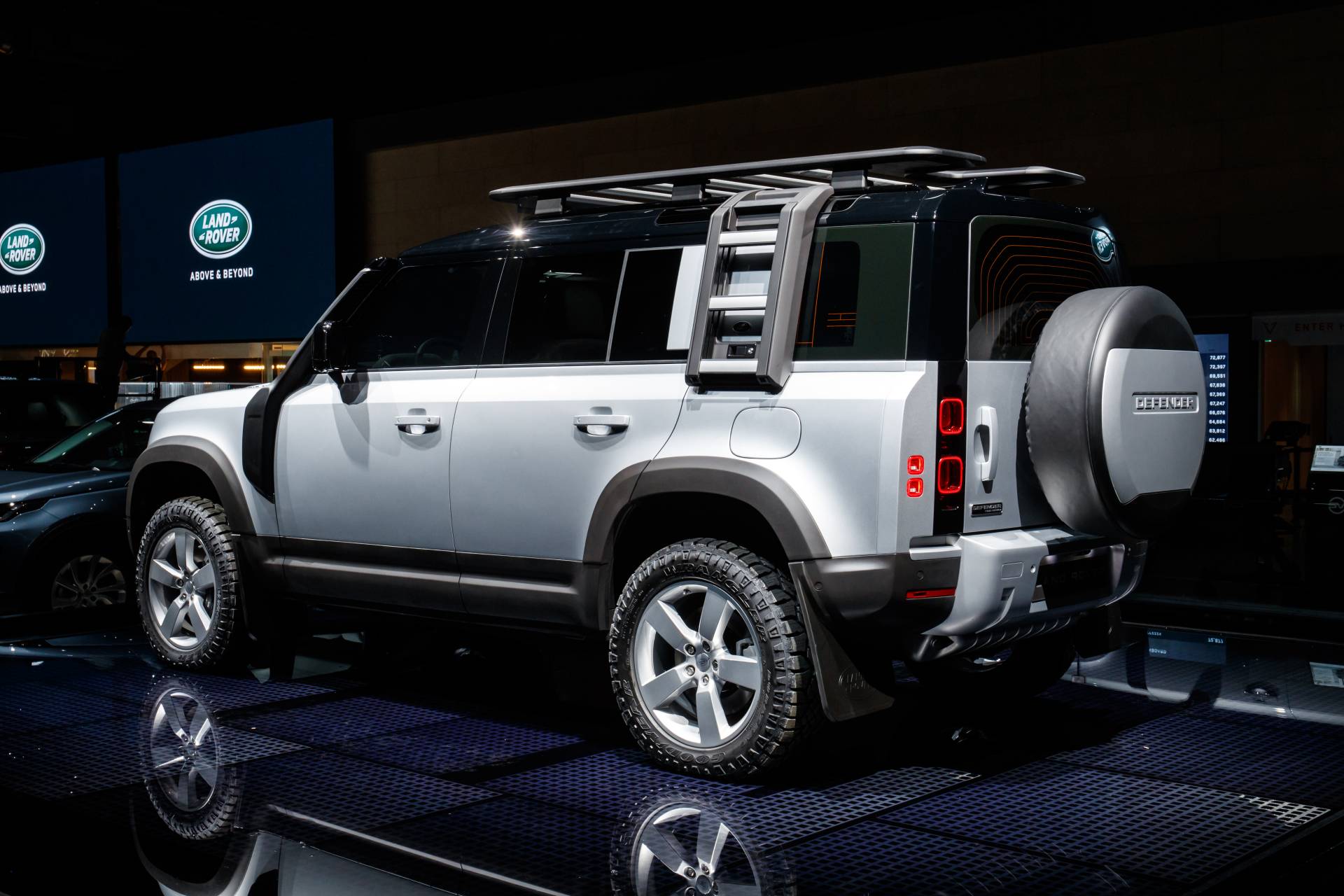 Land Rover Defender 2020 ra mắt, giá từ 49.900 USD