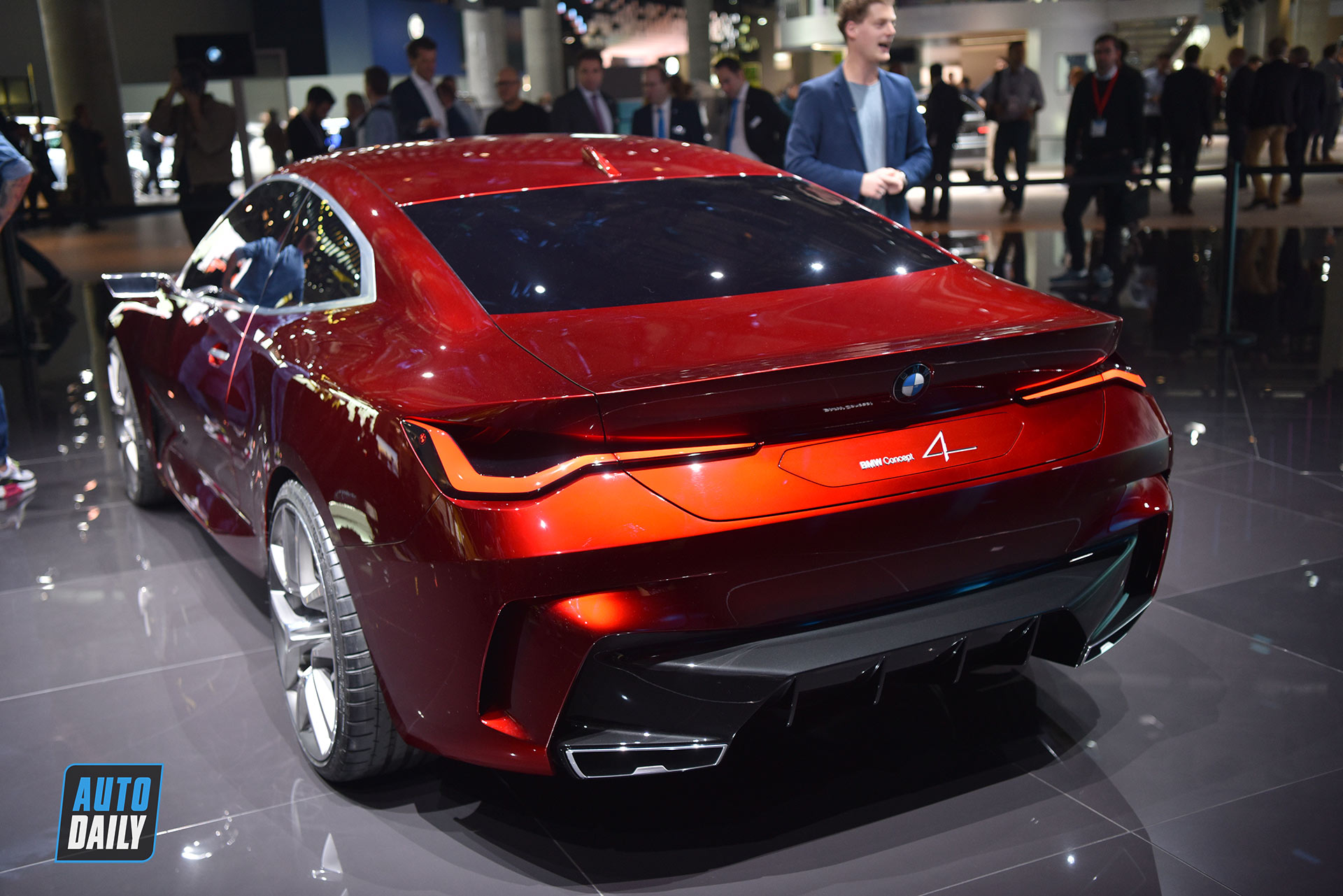 BMW ra mắt concept 4 với lưới tản nhiệt siêu to khổng lồ