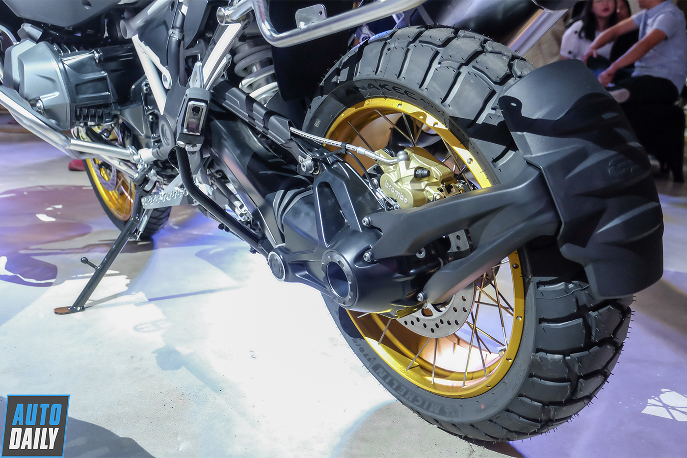 Chọn BMW R1250 GSA 2019 hay Ducati Multistrada 1260 Enduro 2019? bmw-motorrad-r-1250-gsa-2019-64.jpg