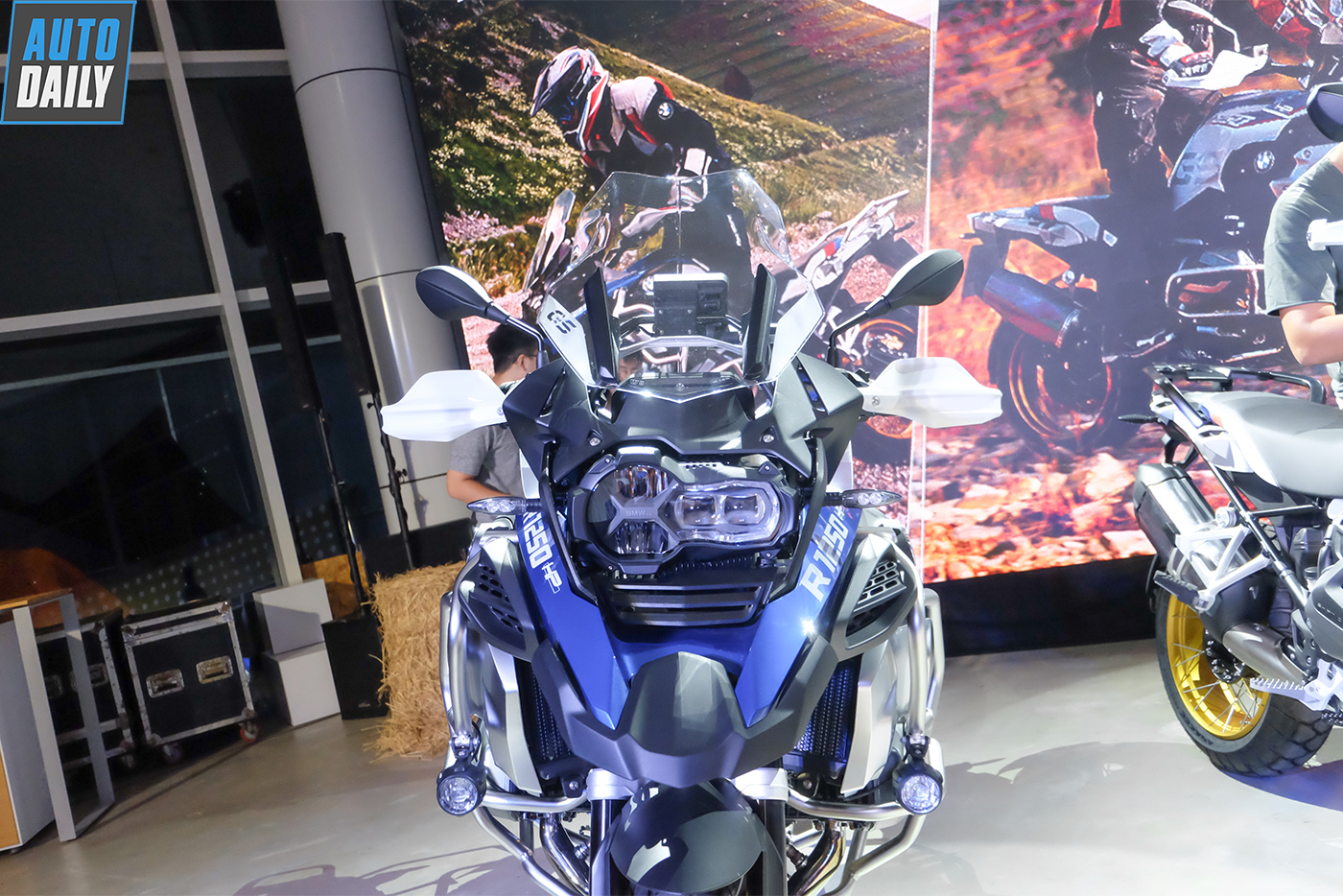 So sánh BMW R1250 GSA 2019 với phiên bản tiền nhiệm bmw-motorrad-r-1250-gsa-2019-40.jpg