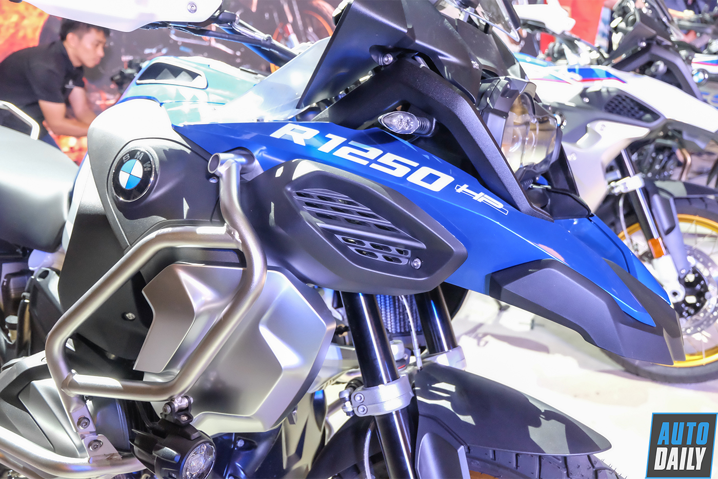 So sánh BMW R1250 GSA 2019 với phiên bản tiền nhiệm bmw-motorrad-r-1250-gsa-2019-49.jpg