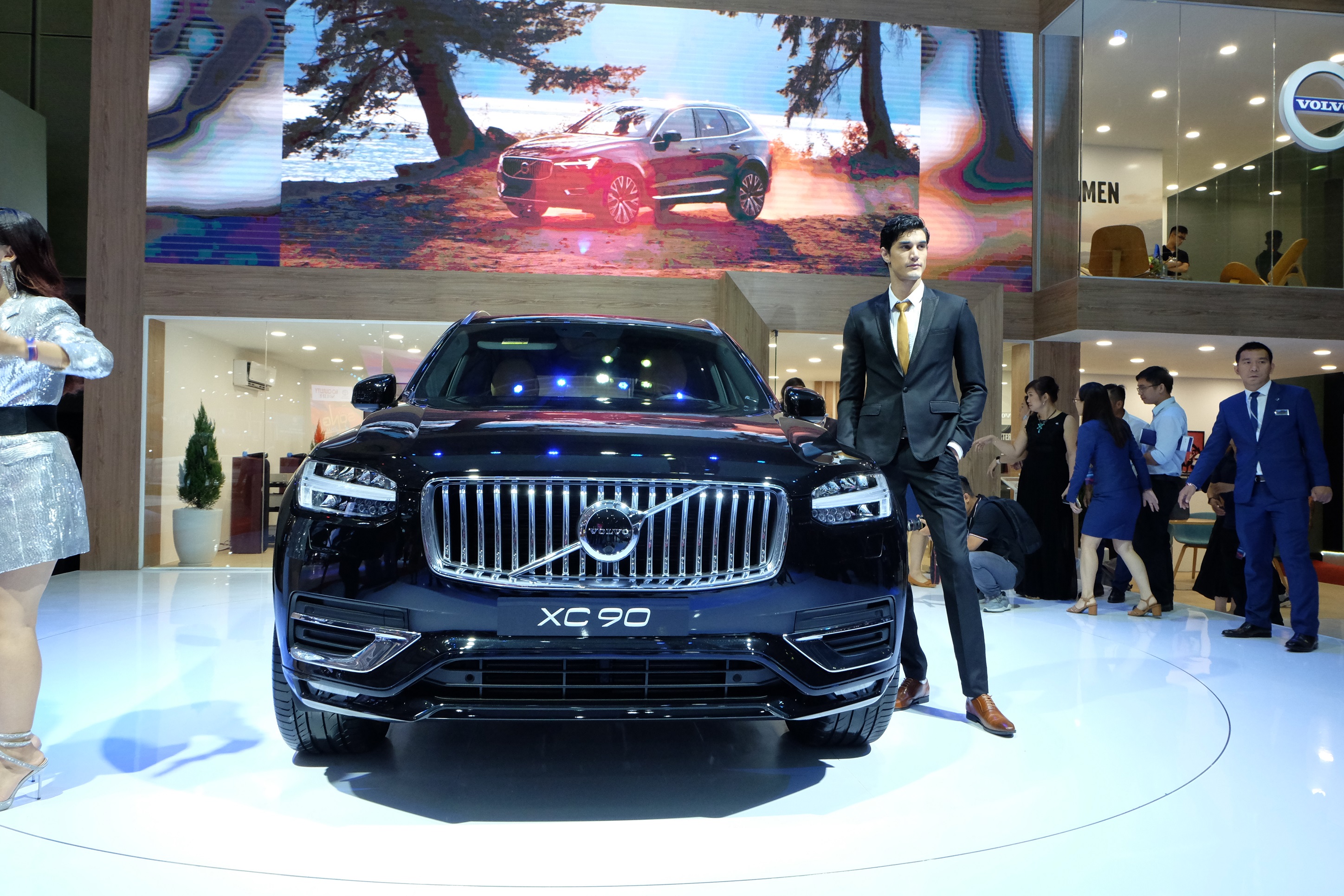 Hơn 4 tỷ đồng, chọn Volvo XC90 hay Mercedes-Benz GLE 450? volvo-xc90-1.JPG