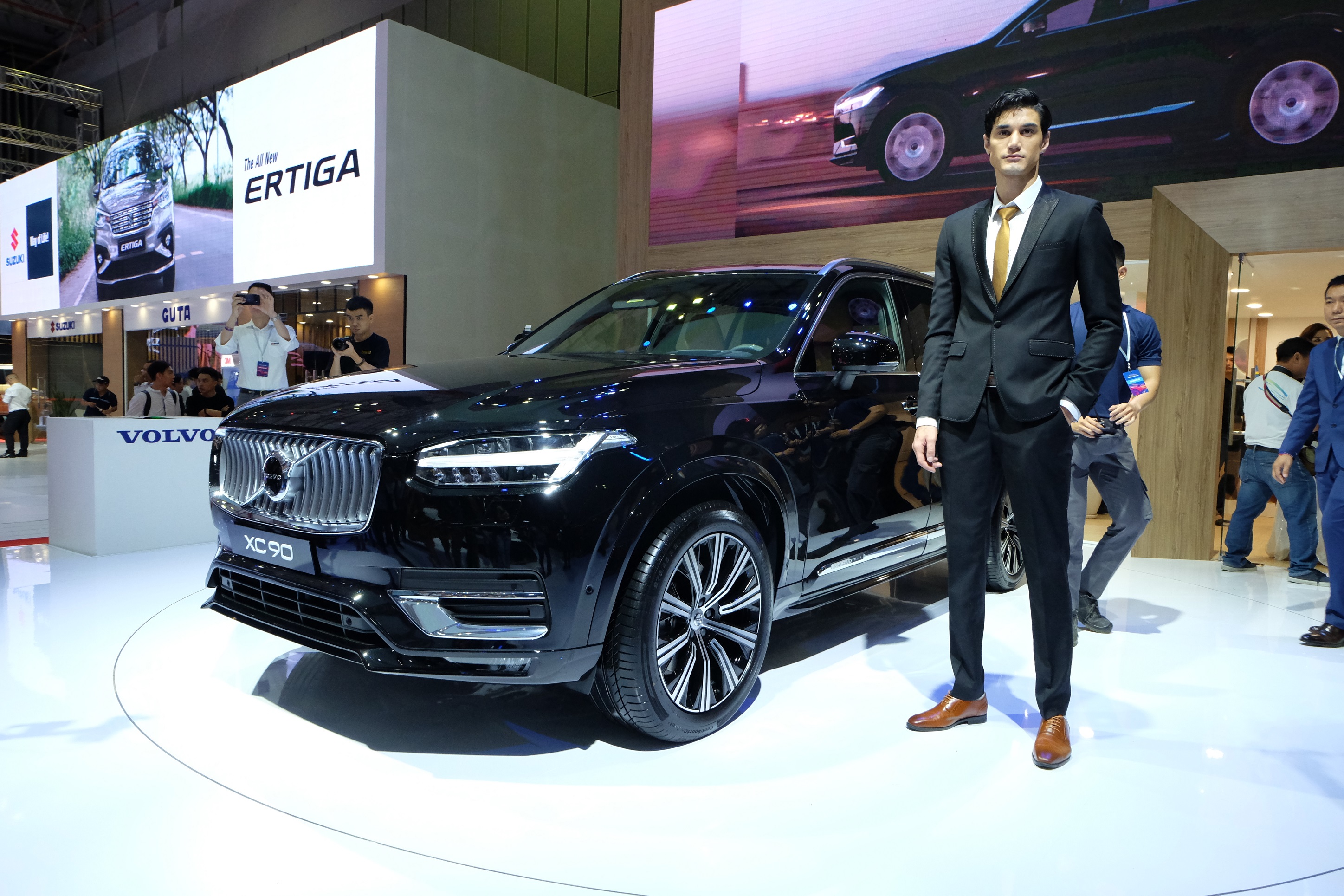 Hơn 4 tỷ đồng, chọn Volvo XC90 hay Mercedes-Benz GLE 450? volvo-xc90-2.JPG