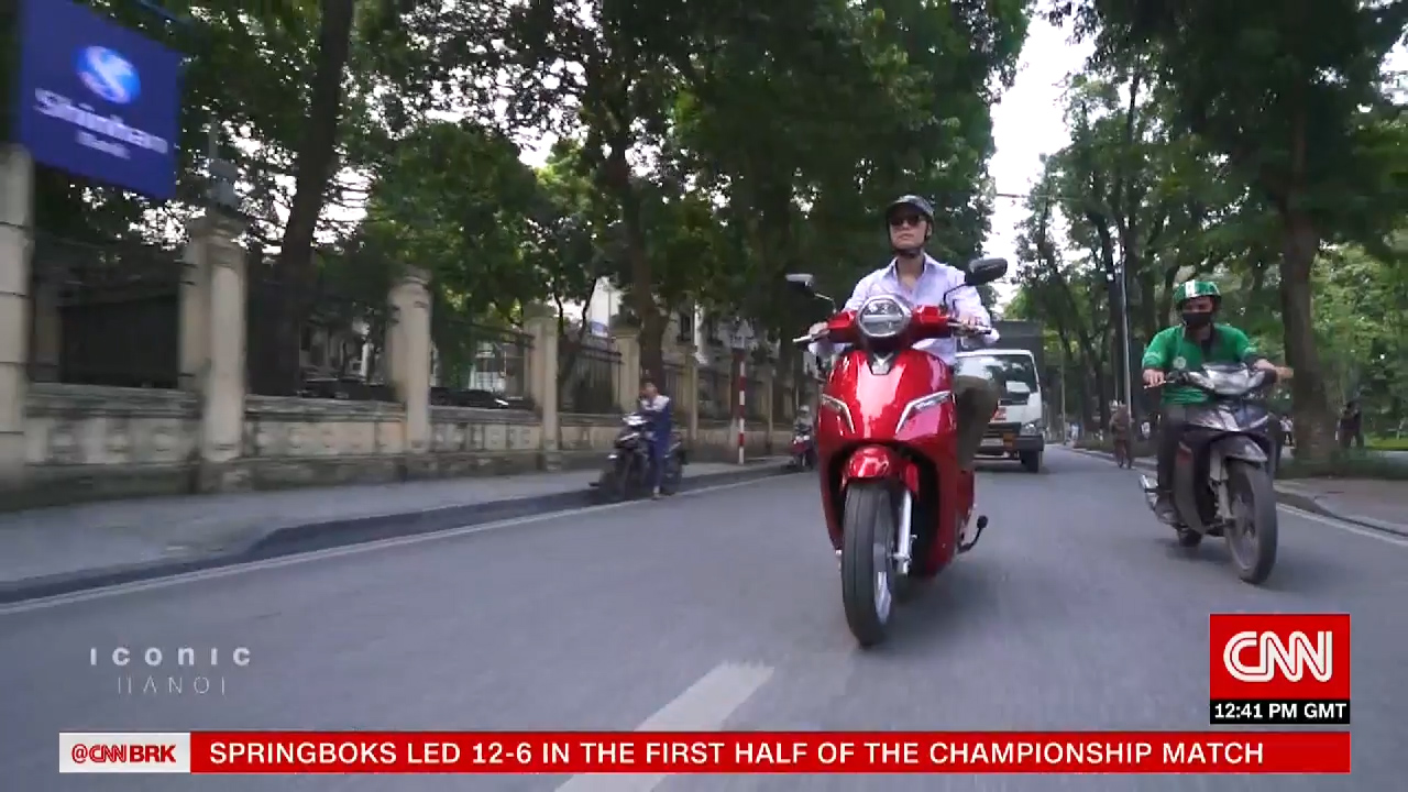 Xe máy điện VinFast “chiếm sóng” truyền hình Mỹ cnn-x-vf-3.jpg