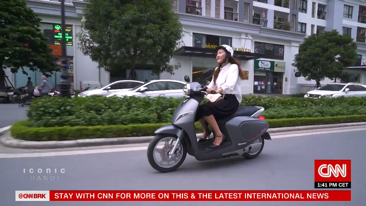 Xe máy điện VinFast “chiếm sóng” truyền hình Mỹ cnn-x-vf-4.jpg