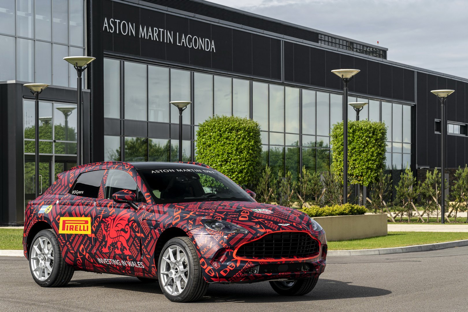 Siêu SUV Aston Martin DBX lộ nội thất, chốt giá từ 189.900 USD 0ca74628-aston-martin-dbx-1.jpg