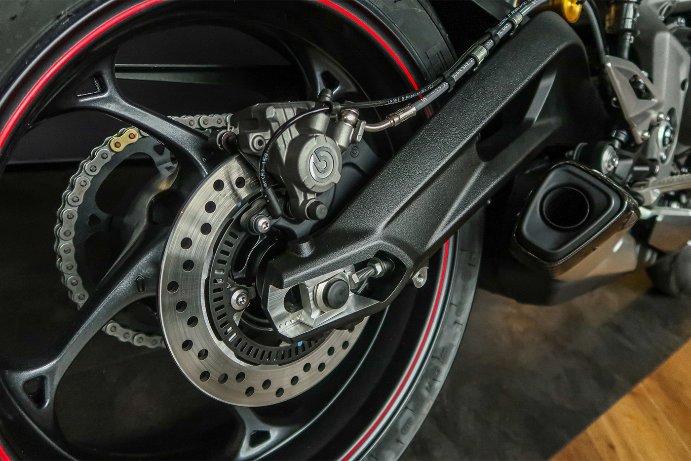 “Soi” Triumph Street Triple 765RS 2020 có giá hơn 16.400 USD tại ĐNÁ triumph-street-trile-765rs-2020-2.jpg