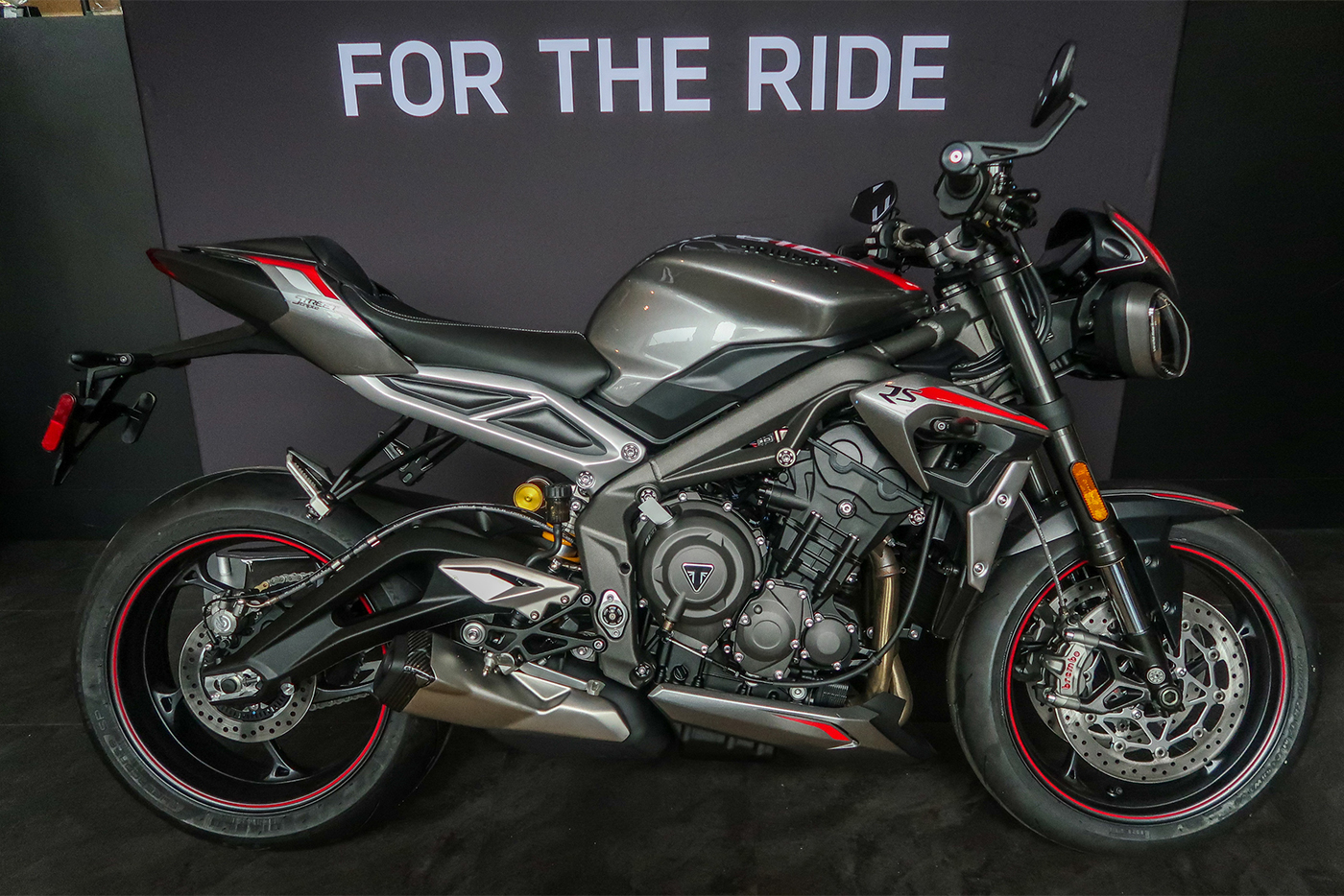 “Soi” Triumph Street Triple 765RS 2020 có giá hơn 16.400 USD tại ĐNÁ triumph-street-trile-765rs-2020-41.jpg